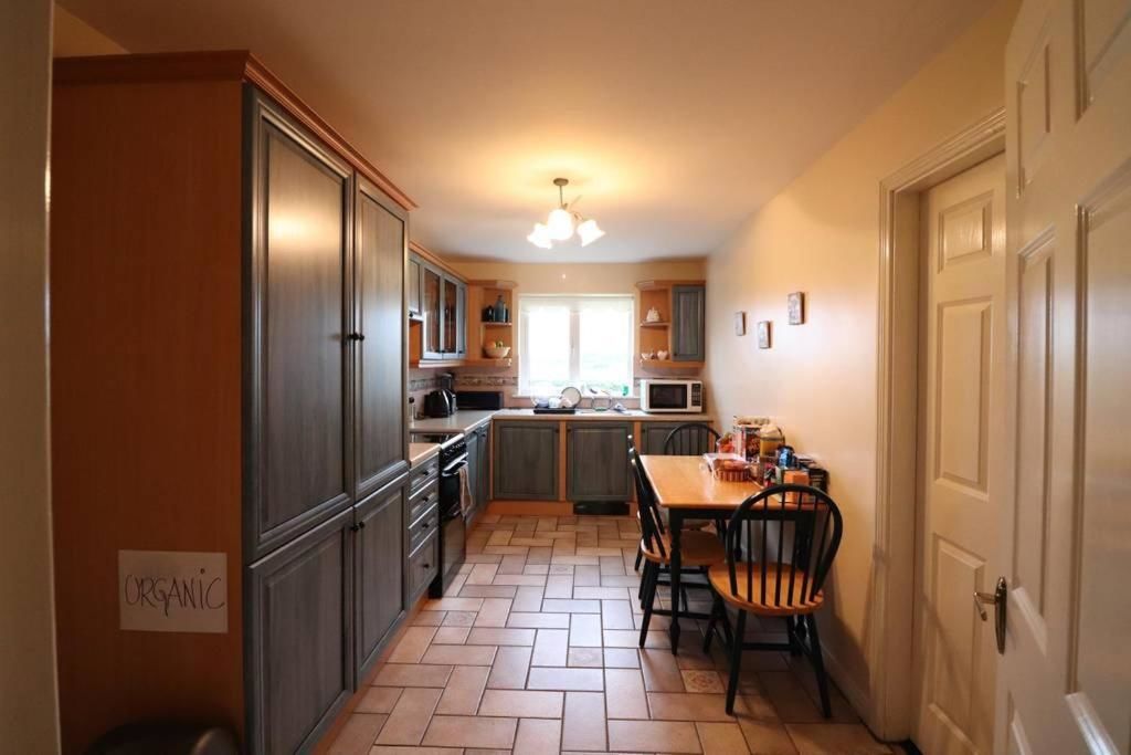 Проживание в семье Strandhill Home, one minute from the beach and pubs Страндхилл